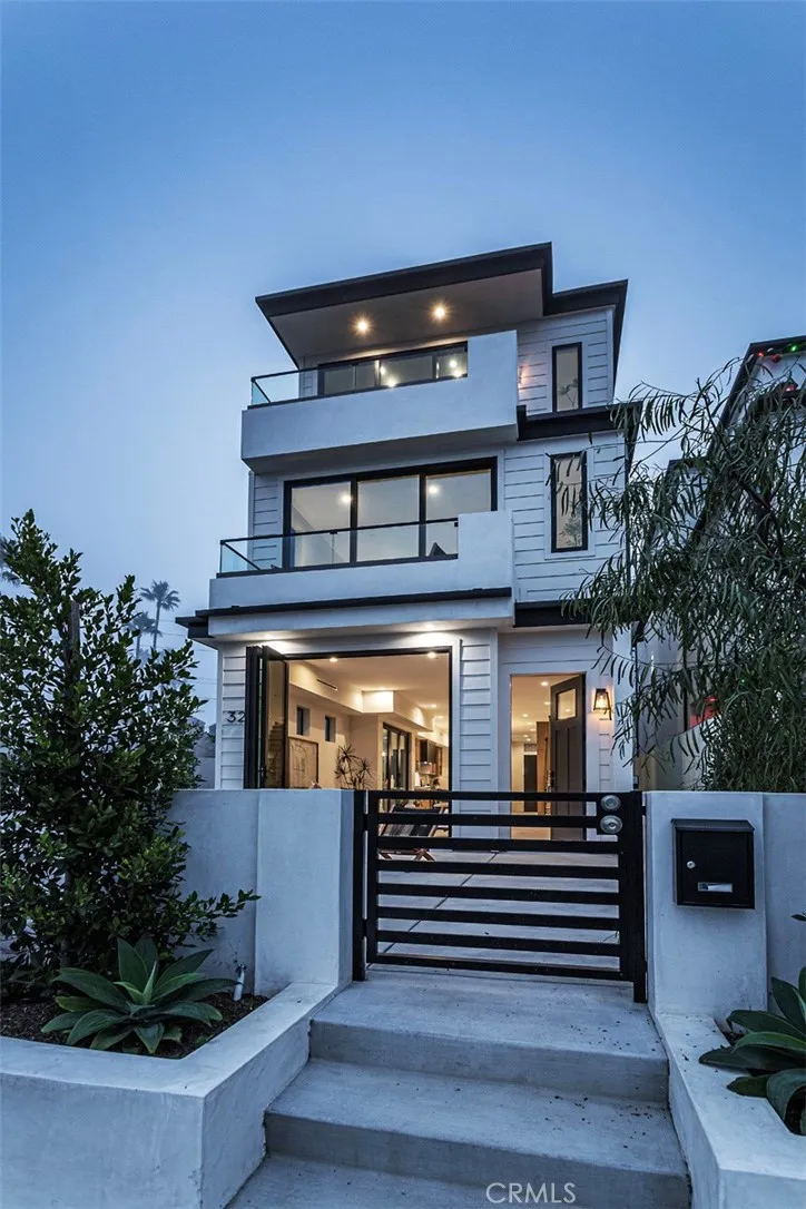328 3rd Street Huntington Beach, CA 92648