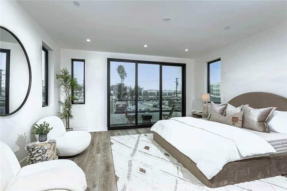 328 3rd Street Huntington Beach, CA 92648