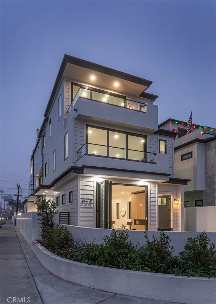 328 3rd Street Huntington Beach, CA 92648
