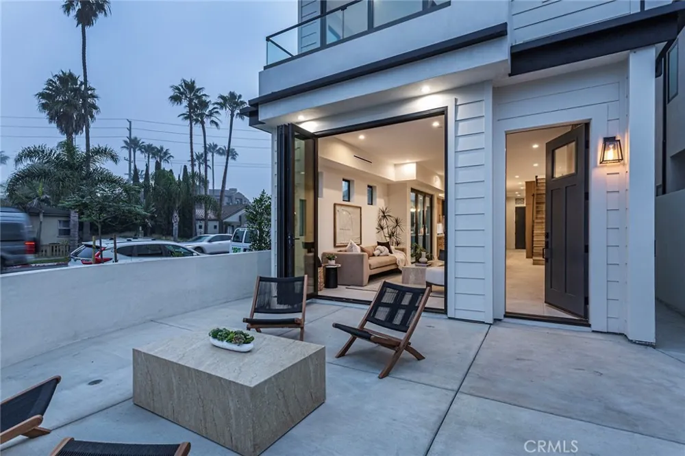 328 3rd Street Huntington Beach, CA 92648