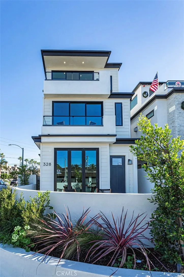 328 3rd Street Huntington Beach, CA 92648