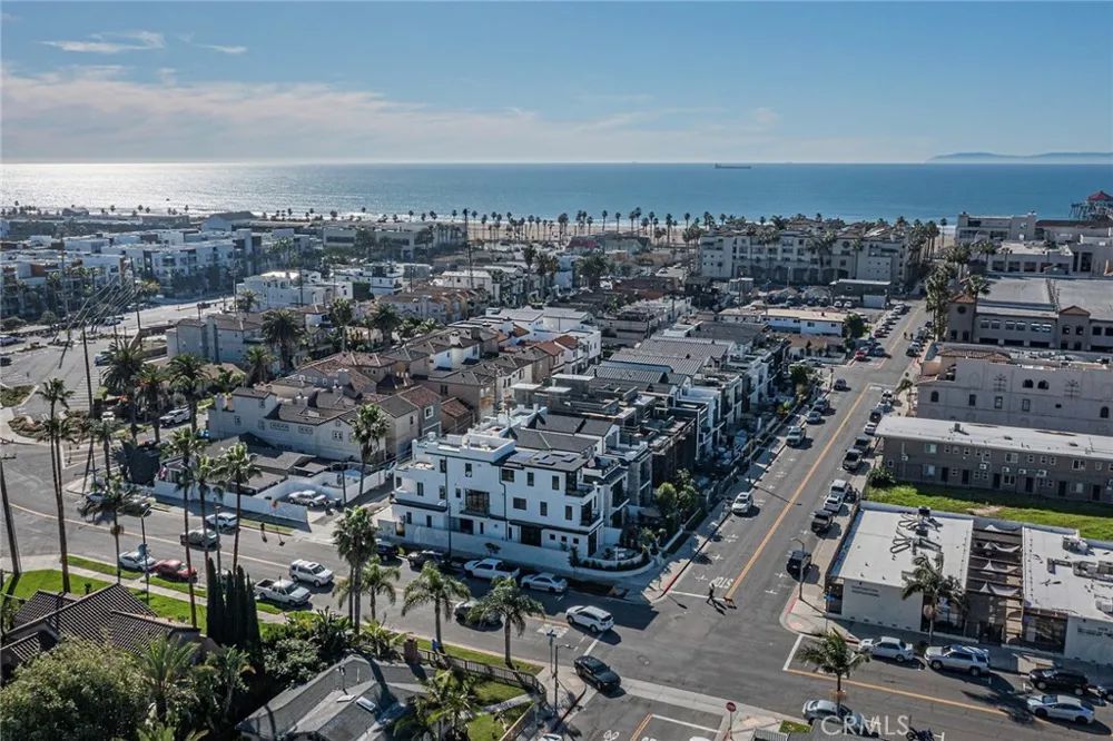 328 3rd Street Huntington Beach, CA 92648