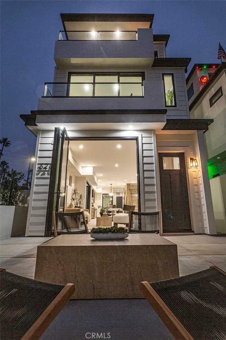 328 3rd Street Huntington Beach, CA 92648