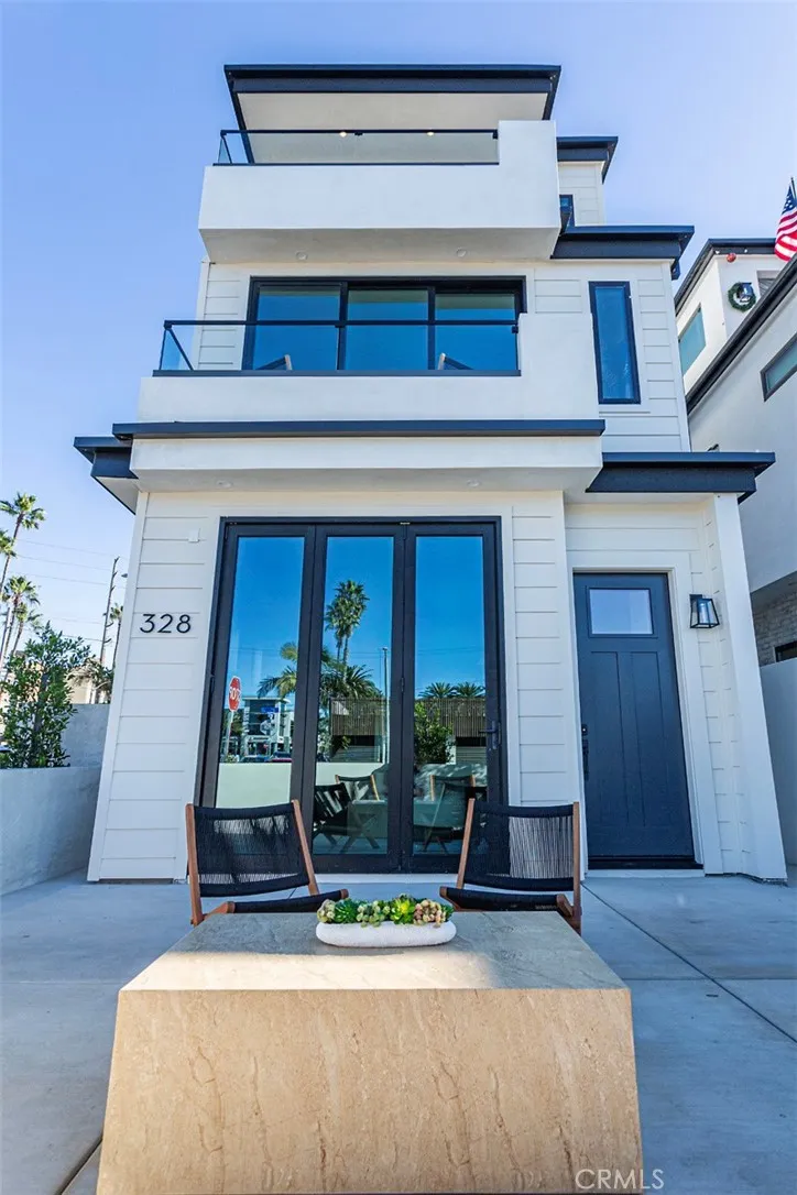 328 3rd Street Huntington Beach, CA 92648