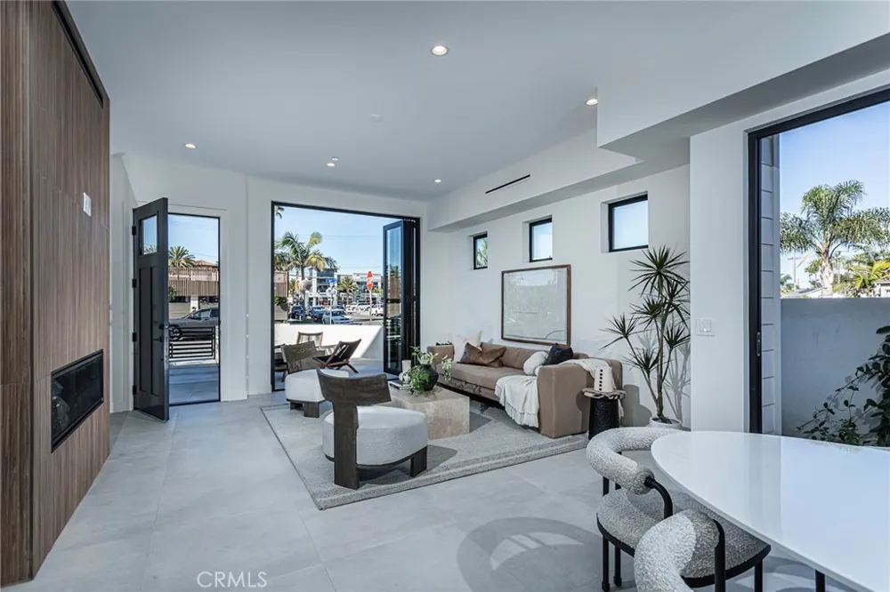 328 3rd Street Huntington Beach, CA 92648
