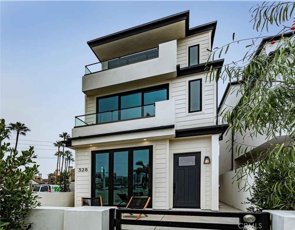 328 3rd Street Huntington Beach, CA 92648
