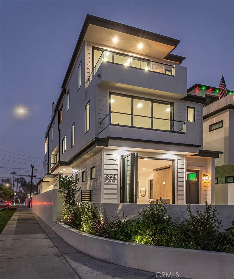 328 3rd Street Huntington Beach, CA 92648