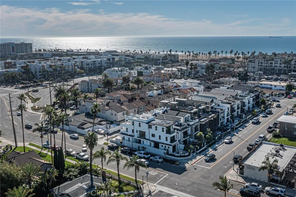 328 3rd Street Huntington Beach, CA 92648