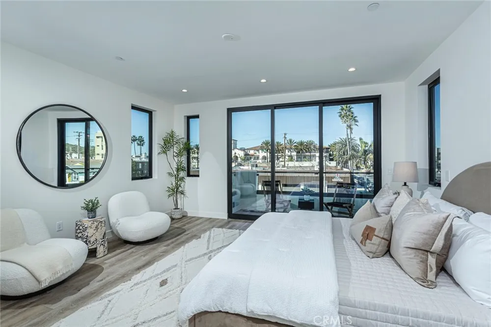 328 3rd Street Huntington Beach, CA 92648