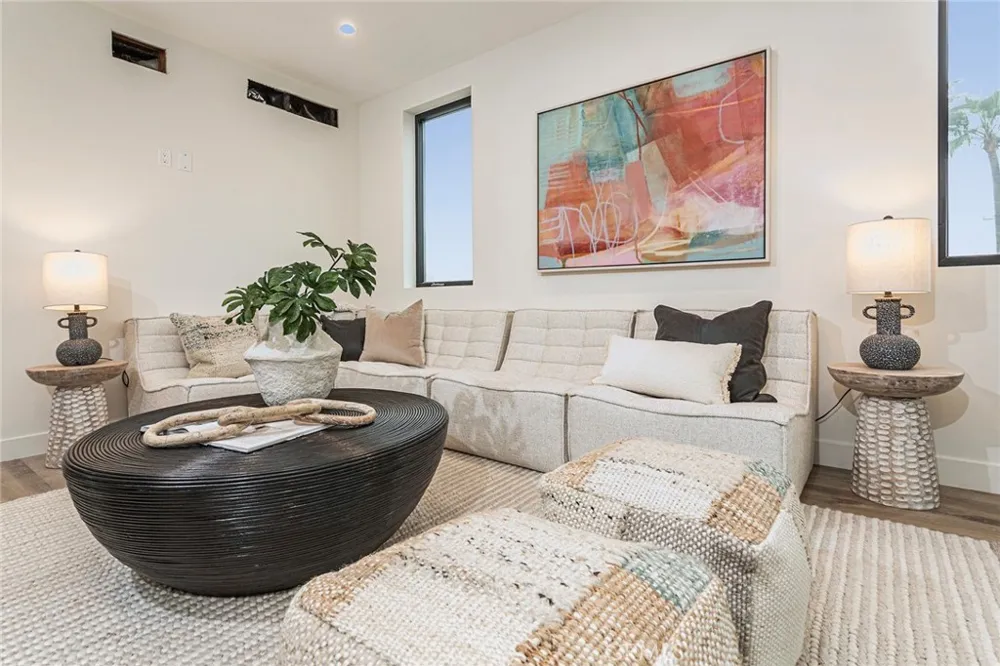 328 3rd Street Huntington Beach, CA 92648