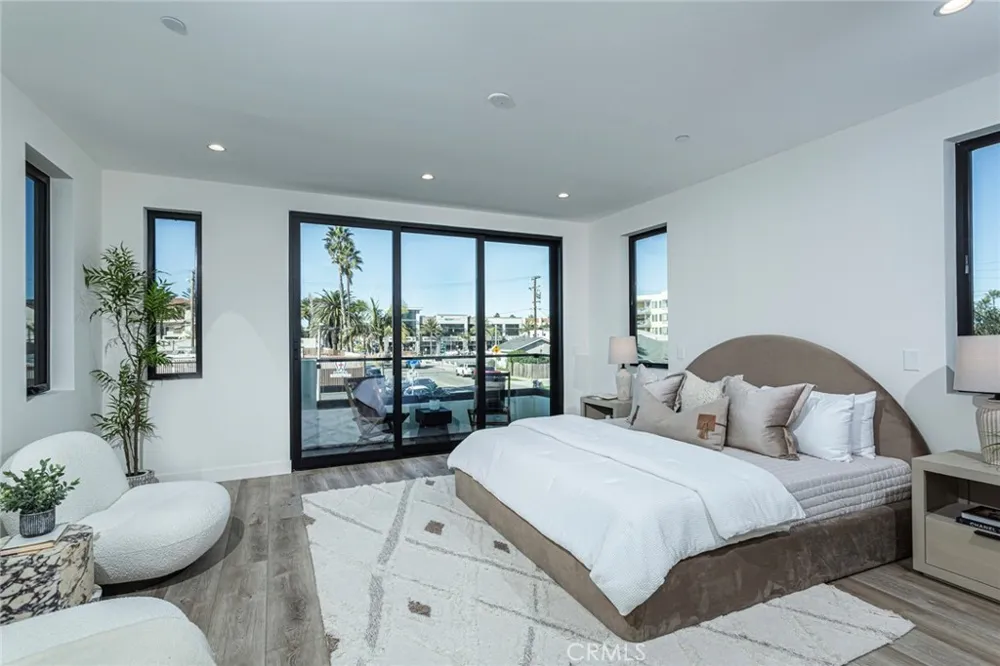 328 3rd Street Huntington Beach, CA 92648