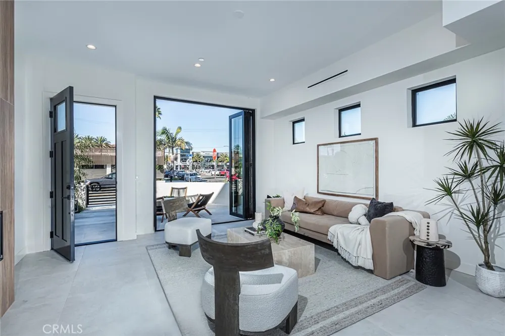 328 3rd Street Huntington Beach, CA 92648