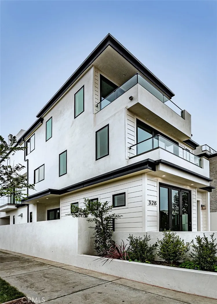 328 3rd Street Huntington Beach, CA 92648