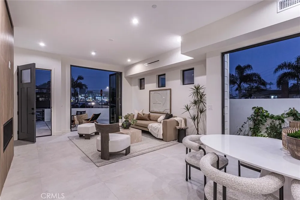 328 3rd Street Huntington Beach, CA 92648