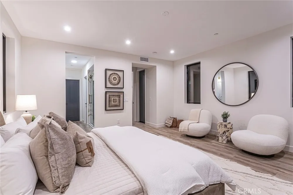 328 3rd Street Huntington Beach, CA 92648