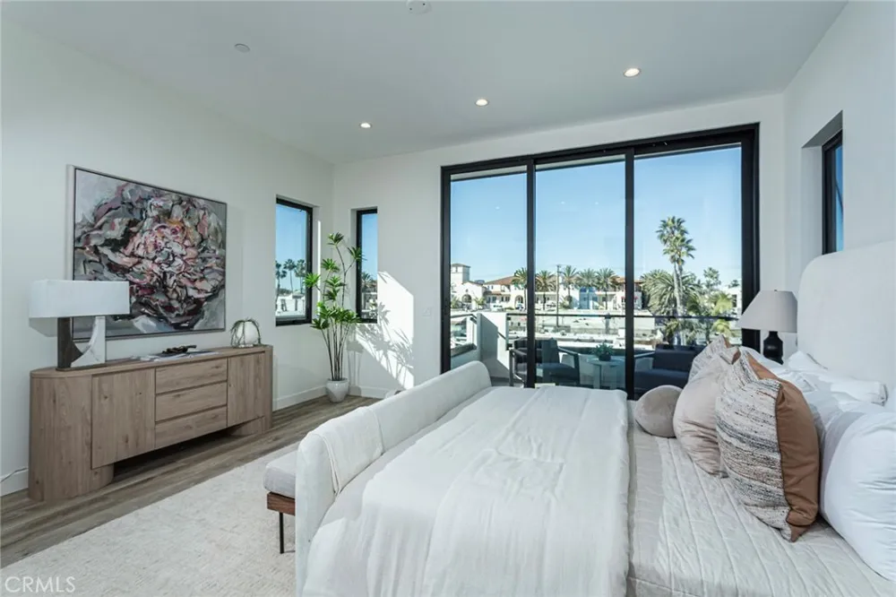 328 3rd Street Huntington Beach, CA 92648