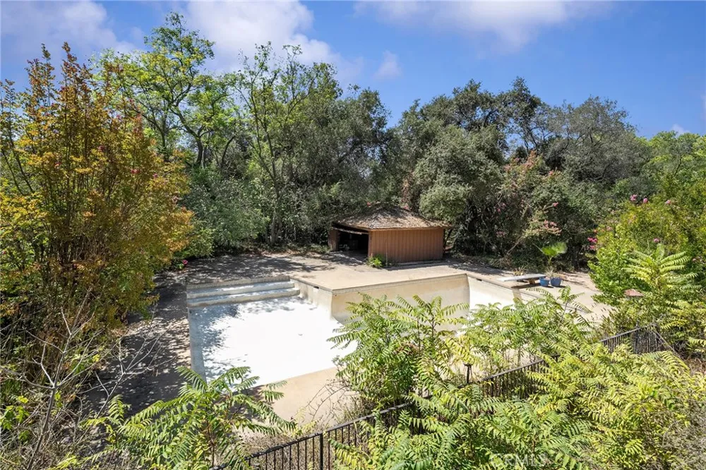 677 Deodar Bradbury, CA 91008