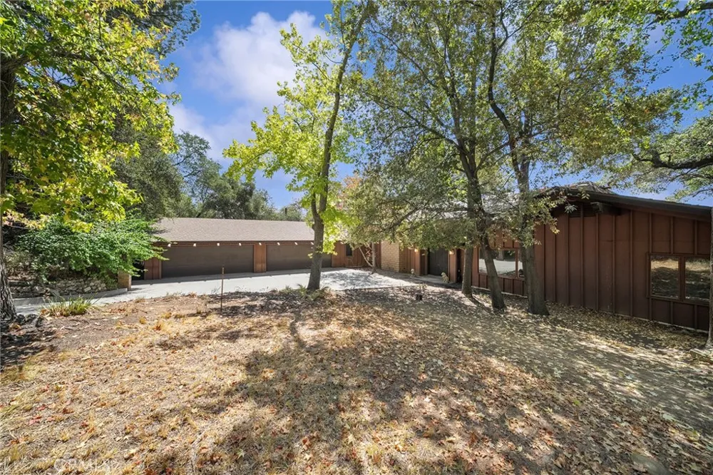 677 Deodar Bradbury, CA 91008