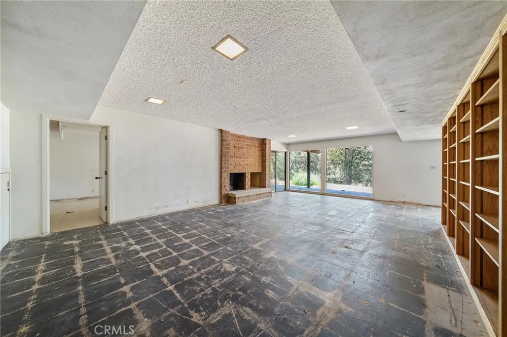 677 Deodar Bradbury, CA 91008