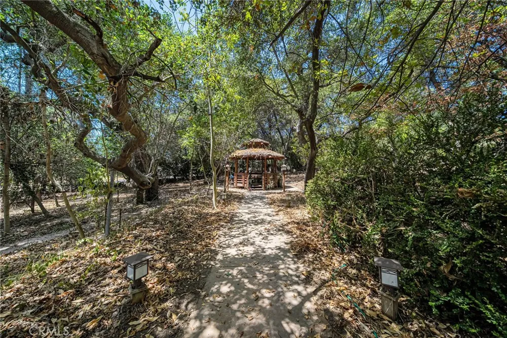 677 Deodar Bradbury, CA 91008
