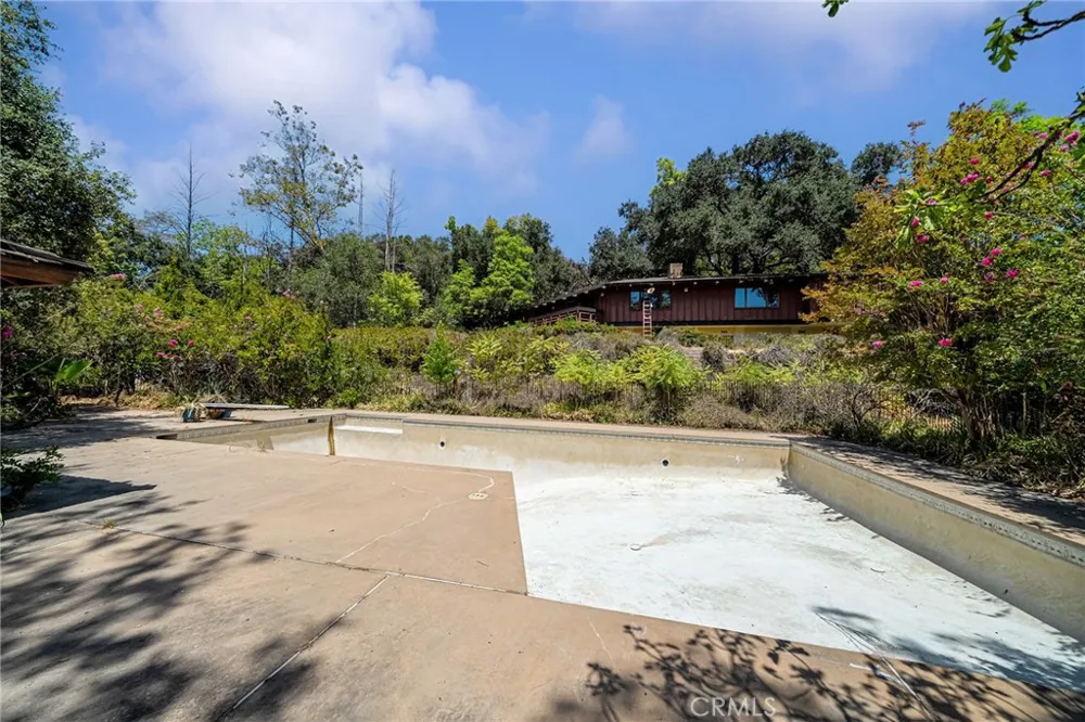 677 Deodar Bradbury, CA 91008