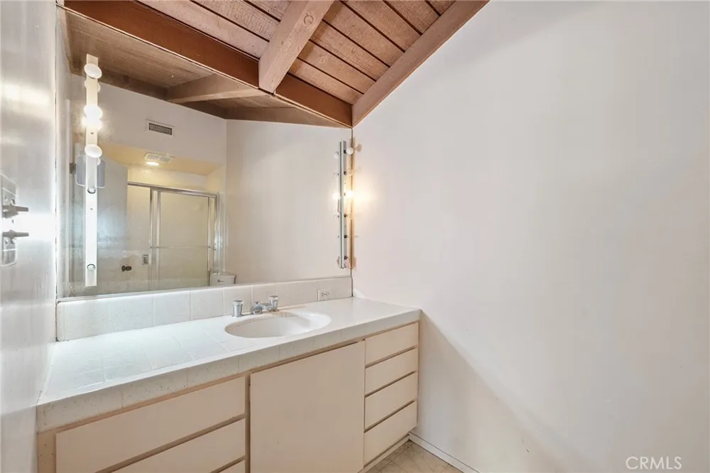 677 Deodar Bradbury, CA 91008