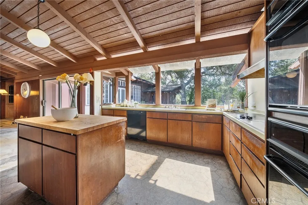 677 Deodar Bradbury, CA 91008