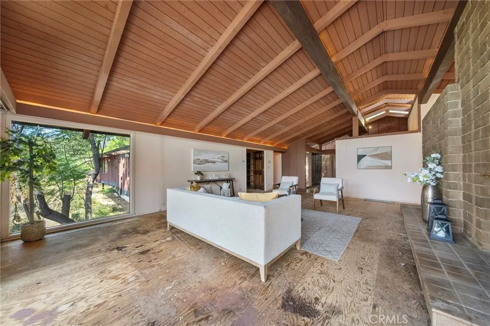 677 Deodar Bradbury, CA 91008