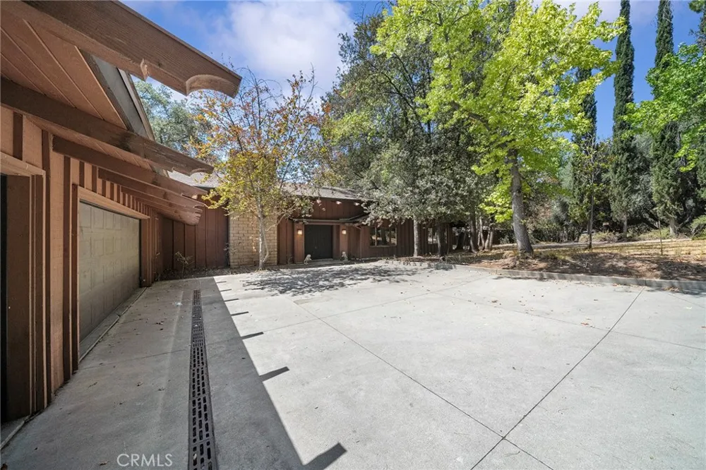 677 Deodar Bradbury, CA 91008