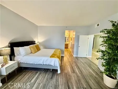 1310 E Ocean Boulevard #906 Long Beach, CA 90802