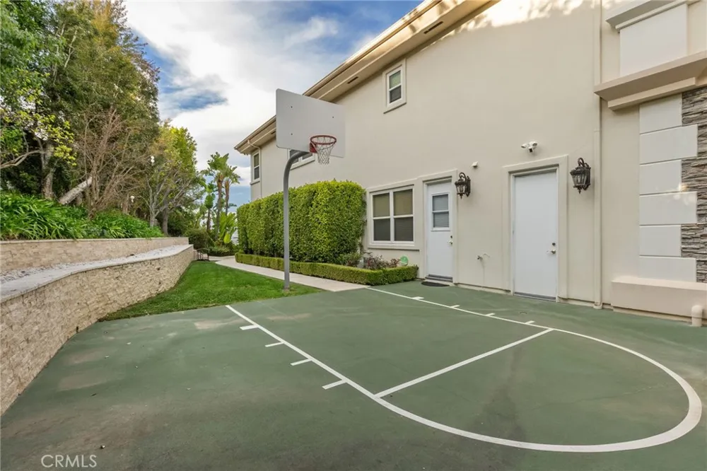3724 Winford Drive Tarzana, CA 91356