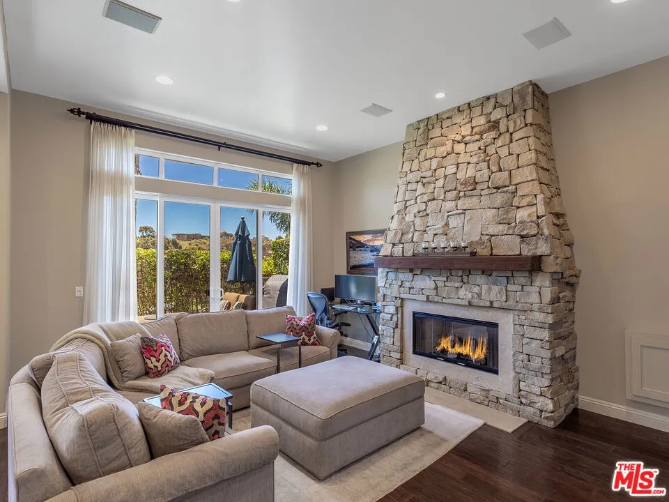 23949 De Ville Way Malibu, CA 90265