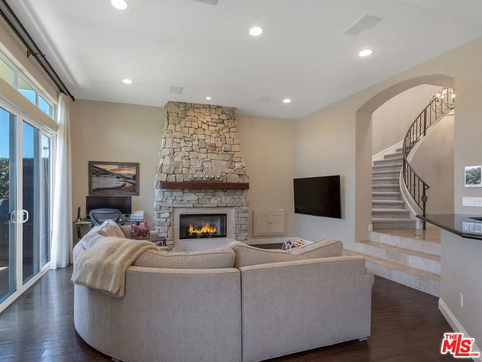 23949 De Ville Way Malibu, CA 90265