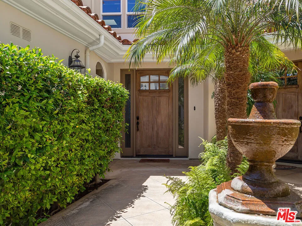 23949 De Ville Way Malibu, CA 90265
