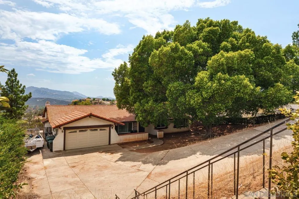 24381 Rutherford Ramona, CA 92065