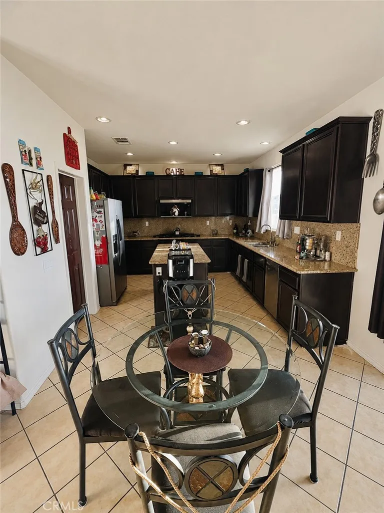 44054 Bayberry Lancaster, CA 93536