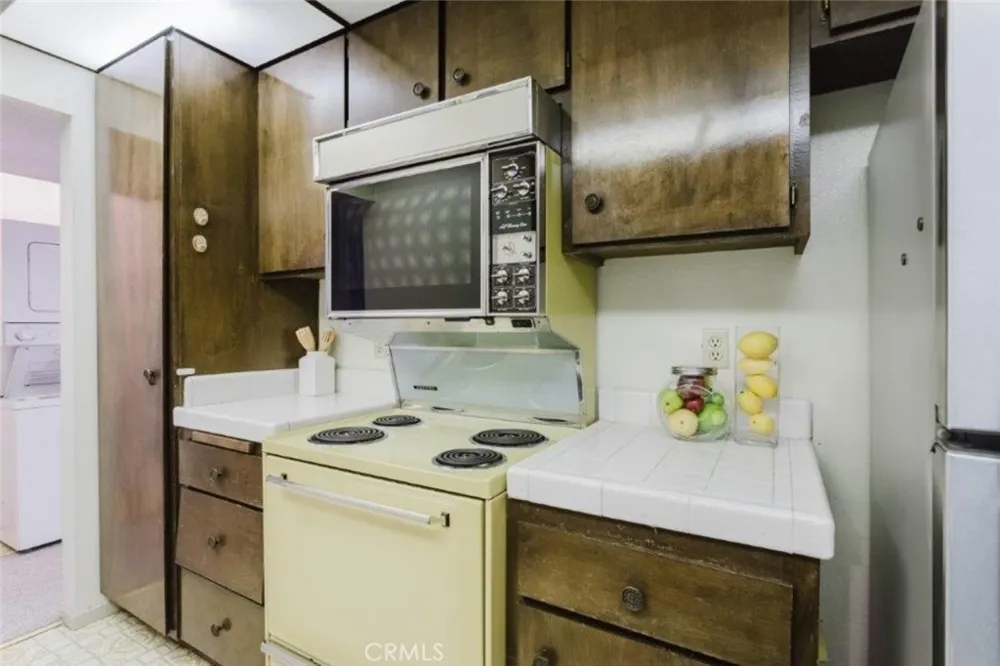 3481 Stancrest Drive #334 Glendale, CA 91208