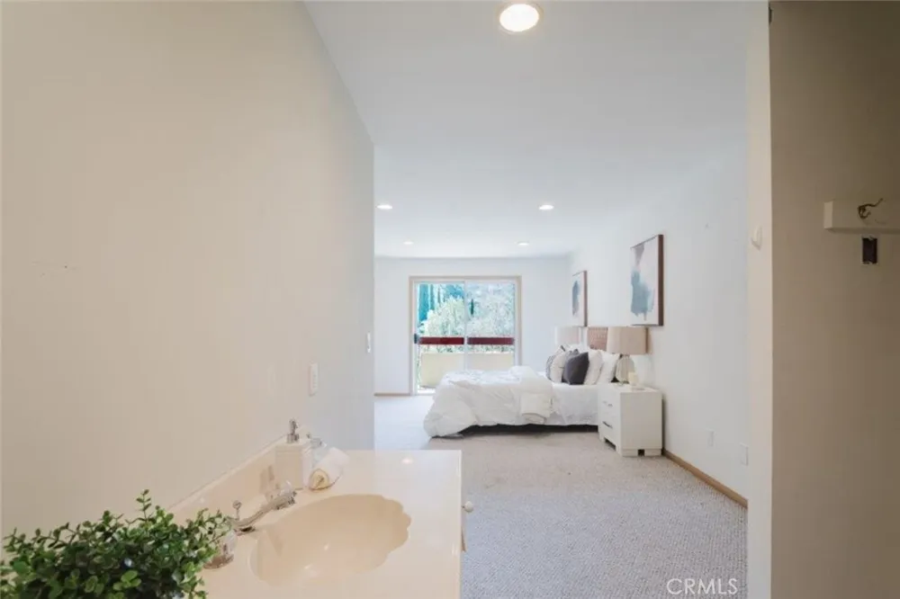 3481 Stancrest Drive #334 Glendale, CA 91208