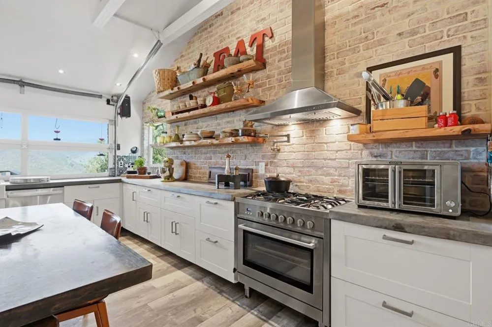 1866 Santa Margarita Fallbrook, CA 92028
