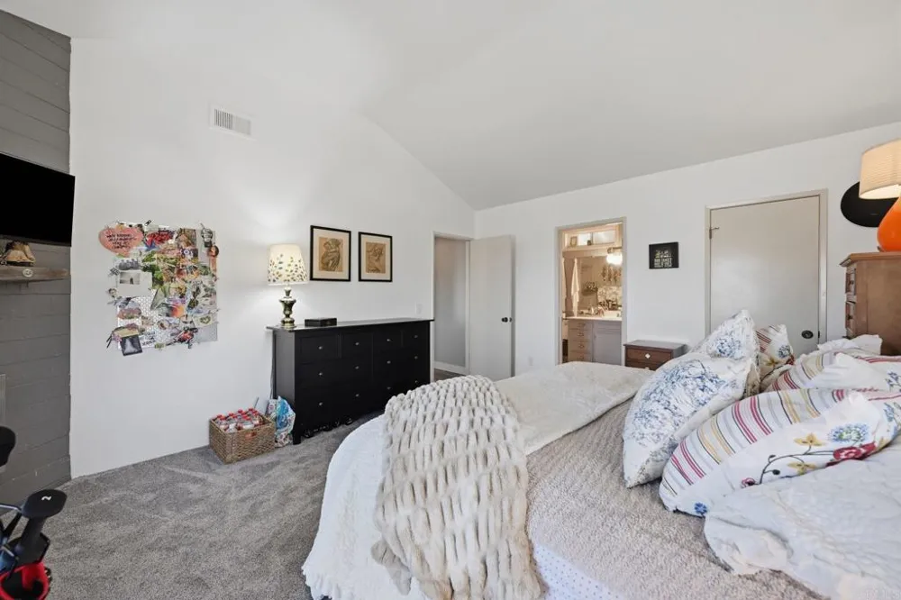 1866 Santa Margarita Fallbrook, CA 92028
