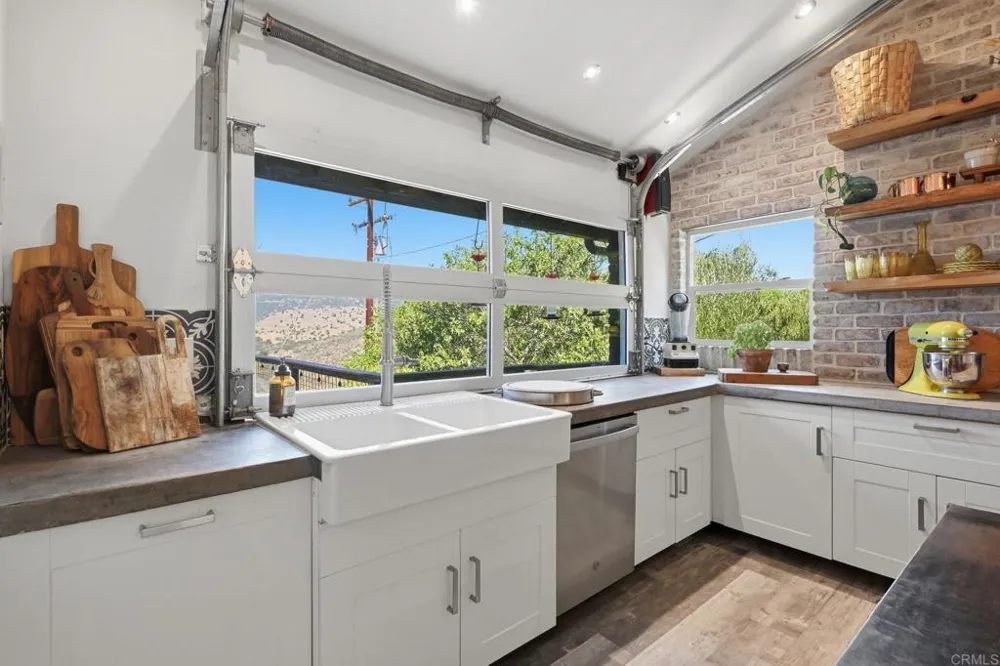 1866 Santa Margarita Fallbrook, CA 92028