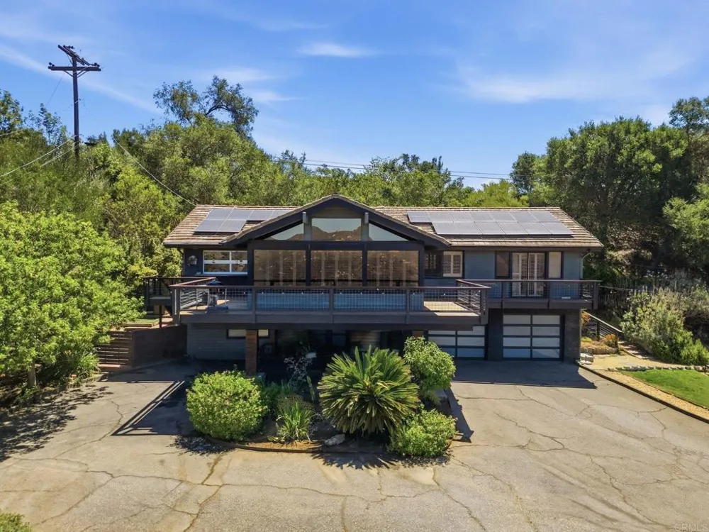1866 Santa Margarita Fallbrook, CA 92028