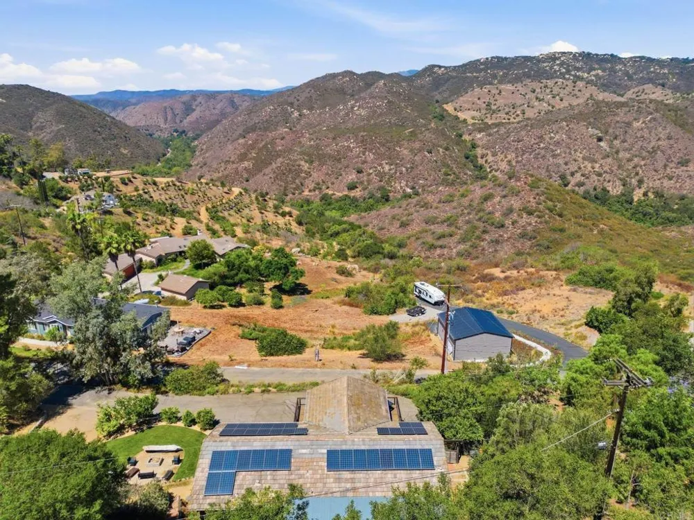 1866 Santa Margarita Fallbrook, CA 92028