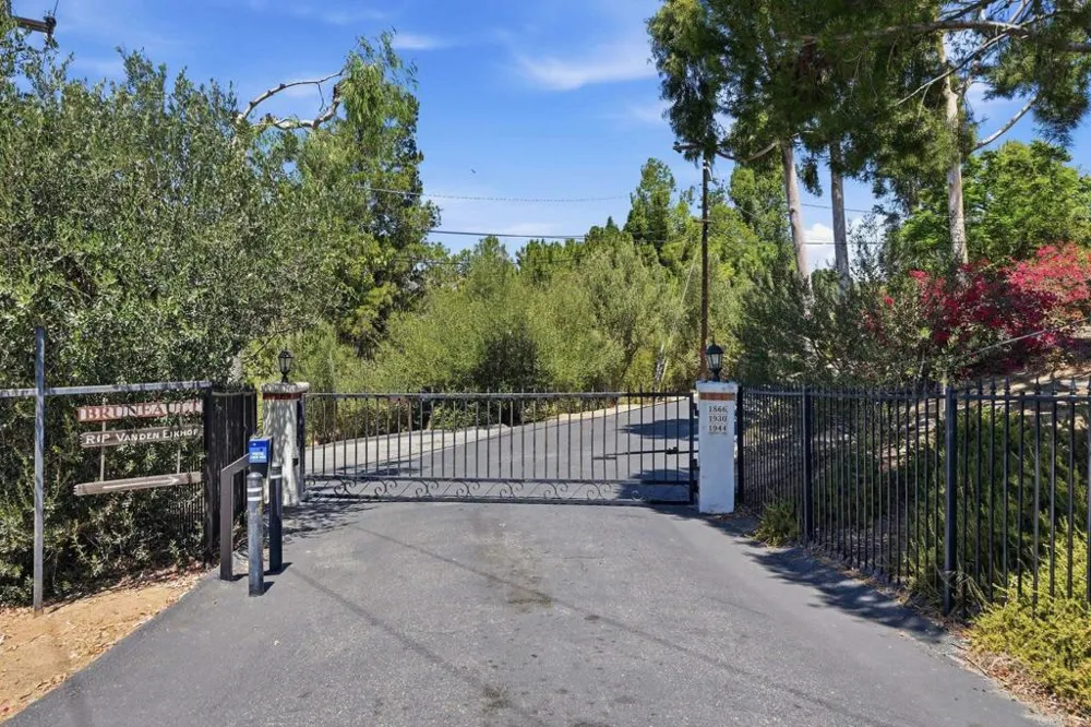 1866 Santa Margarita Fallbrook, CA 92028