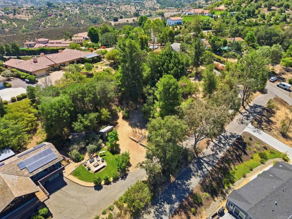 1866 Santa Margarita Fallbrook, CA 92028