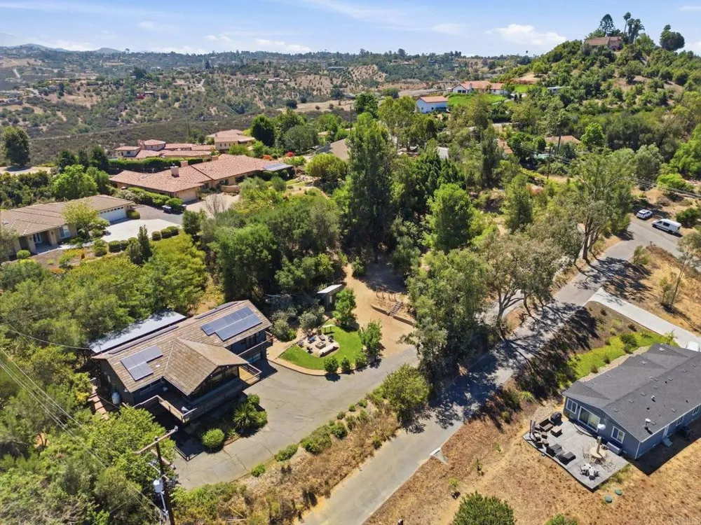 1866 Santa Margarita Fallbrook, CA 92028