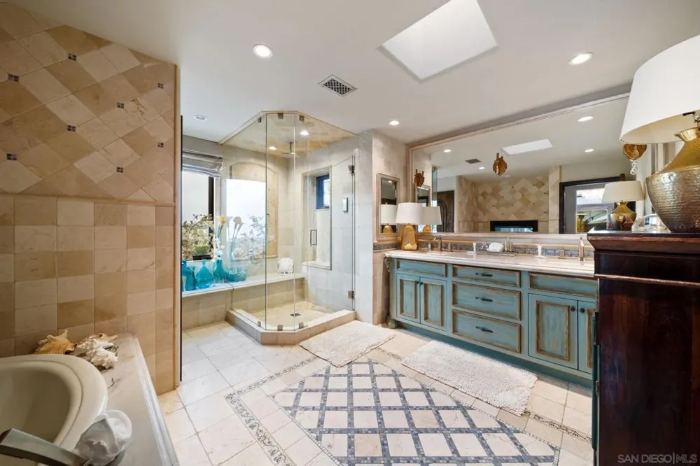 7853 Via Capri La Jolla, CA 92037