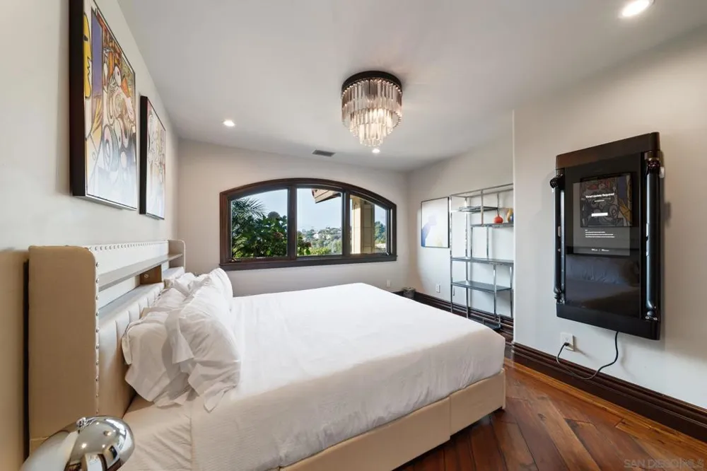 7853 Via Capri La Jolla, CA 92037