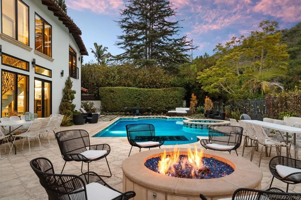 7853 Via Capri La Jolla, CA 92037