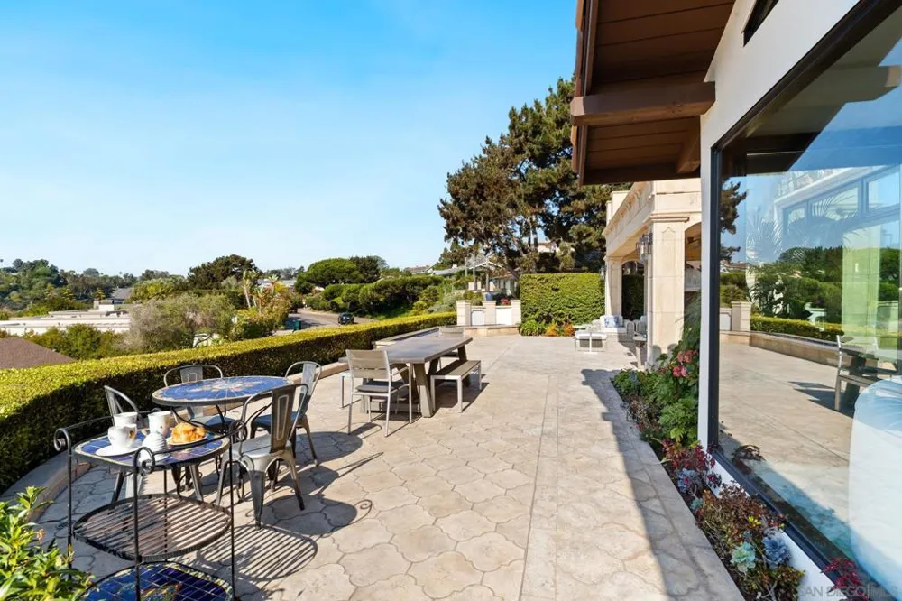 7853 Via Capri La Jolla, CA 92037